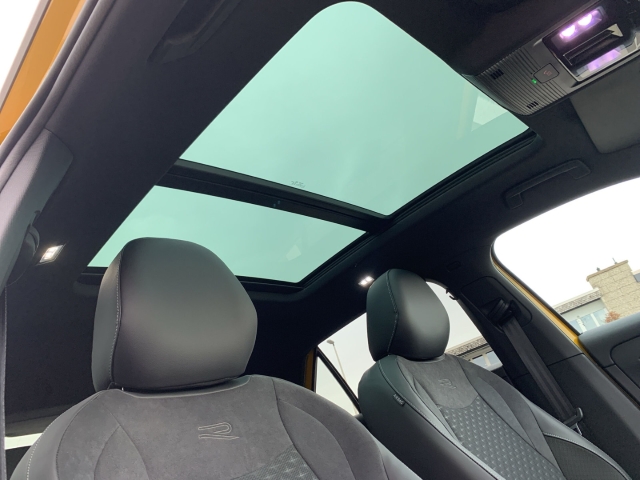 T-Roc R-Line 1.5 eTSI DSG Panoramadach EasyOpen