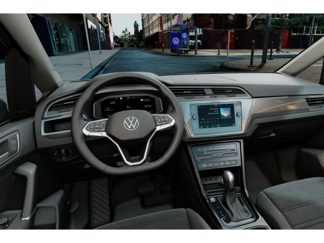 Touran Highline 1,5 TSI DSG ACC LED RFK SHZ EASY