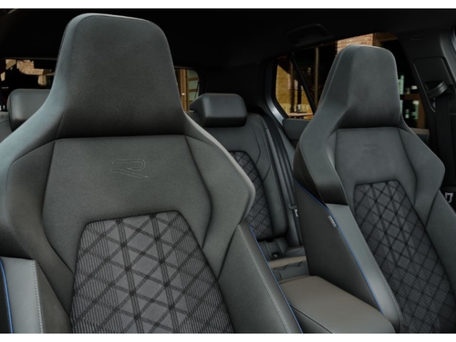 Golf VIII R-Line 1,5 TSI  6-Gang AHK ACC Black Style