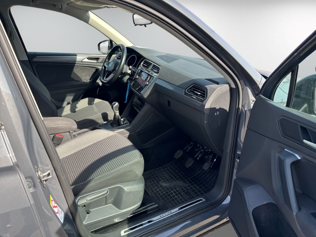 Tiguan 2.0 TDI Active AHK Nav ACC Fahrschulwagen